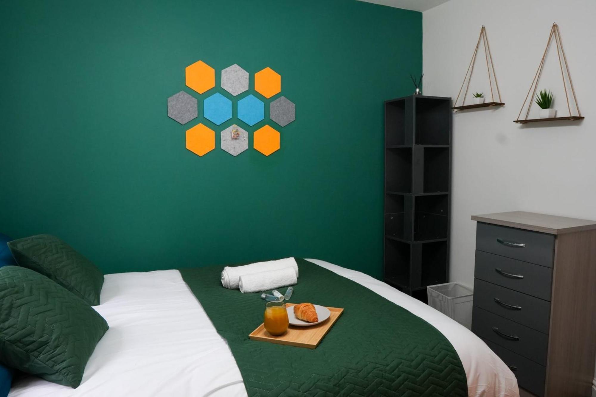 Whole 2-Bed Apartment - Contractors, Professionals, Ulez Free, Free Parking, B'Ham City 10Mins Birmingham Bagian luar foto