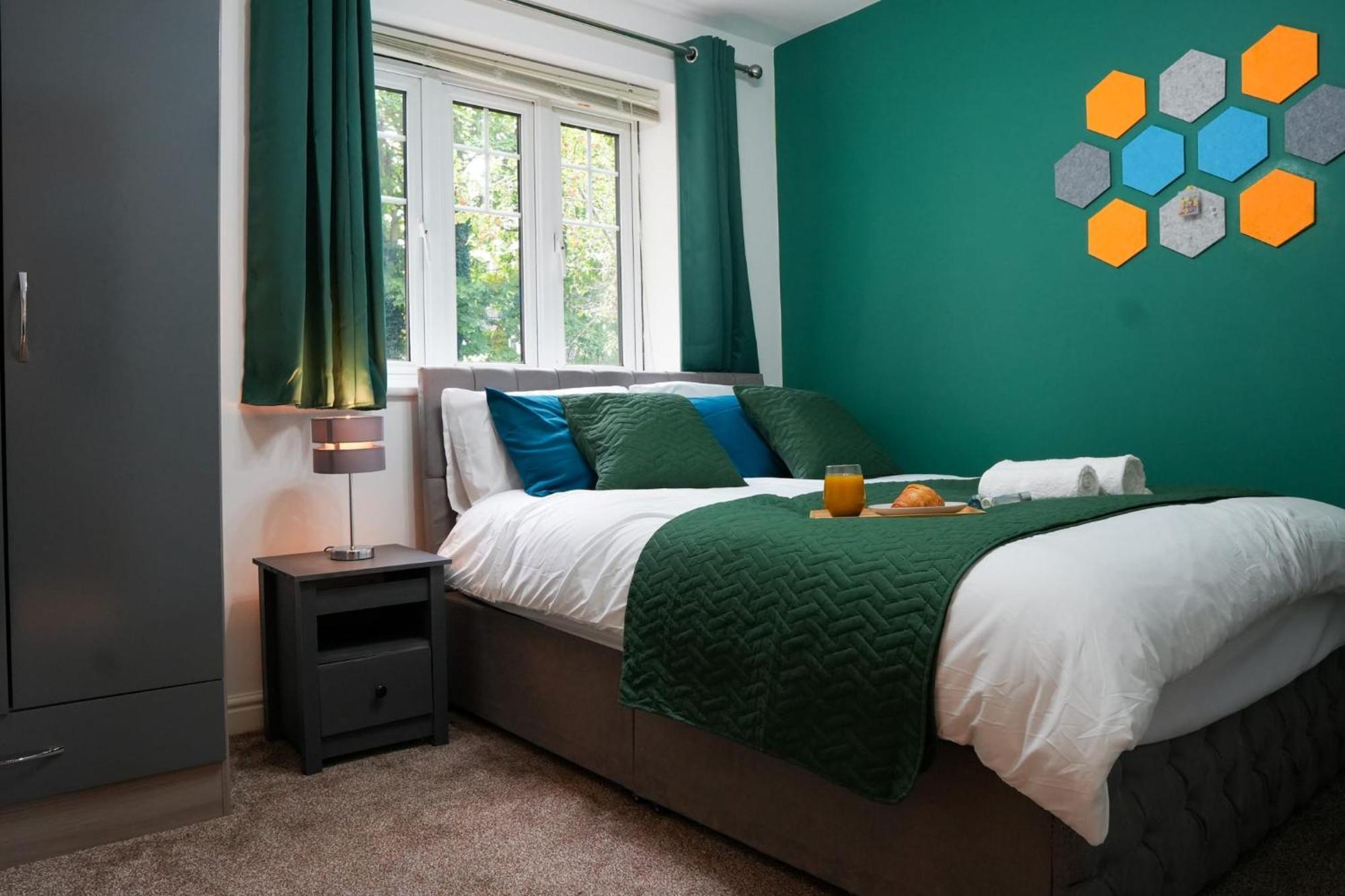 Whole 2-Bed Apartment - Contractors, Professionals, Ulez Free, Free Parking, B'Ham City 10Mins Birmingham Bagian luar foto