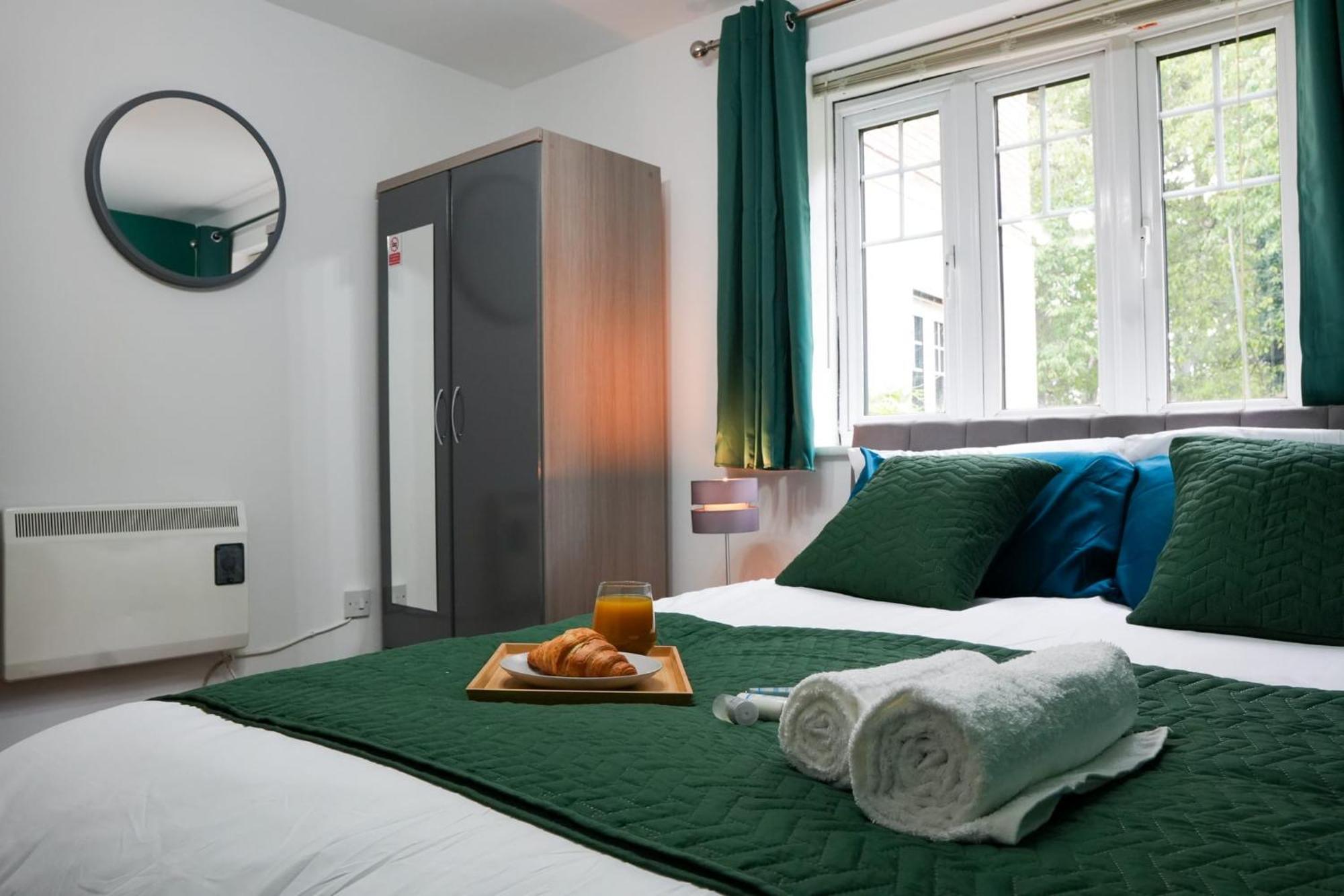 Whole 2-Bed Apartment - Contractors, Professionals, Ulez Free, Free Parking, B'Ham City 10Mins Birmingham Bagian luar foto